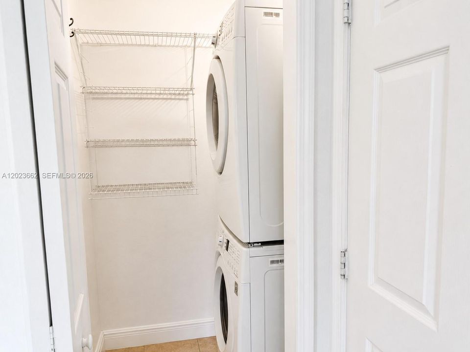 В аренду: $2,100 (2 спален, 2 ванн, 768 Квадратных фут)