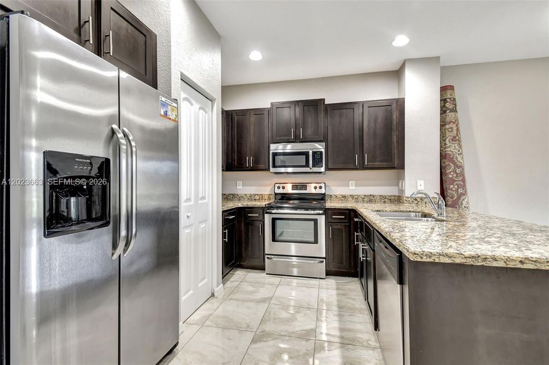 For Sale: $395,000 (3 beds, 2 baths, 1578 Square Feet)