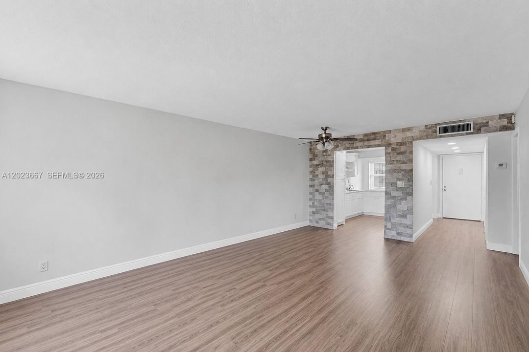 For Sale: $137,500 (1 beds, 1 baths, 800 Square Feet)