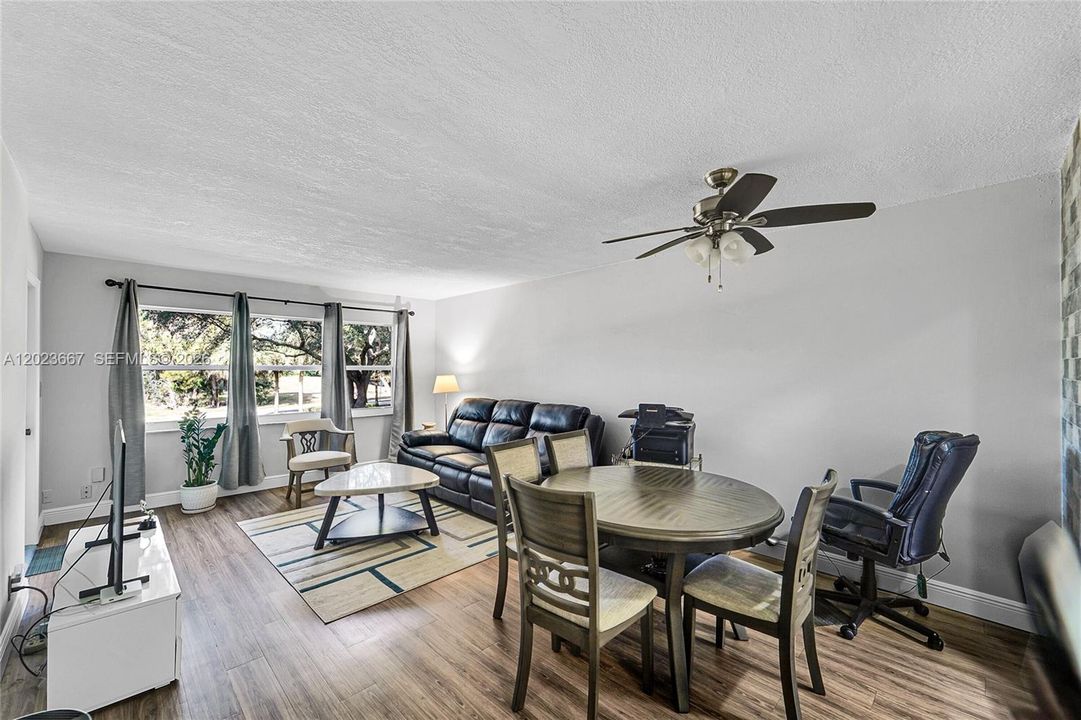 For Sale: $137,500 (1 beds, 1 baths, 800 Square Feet)