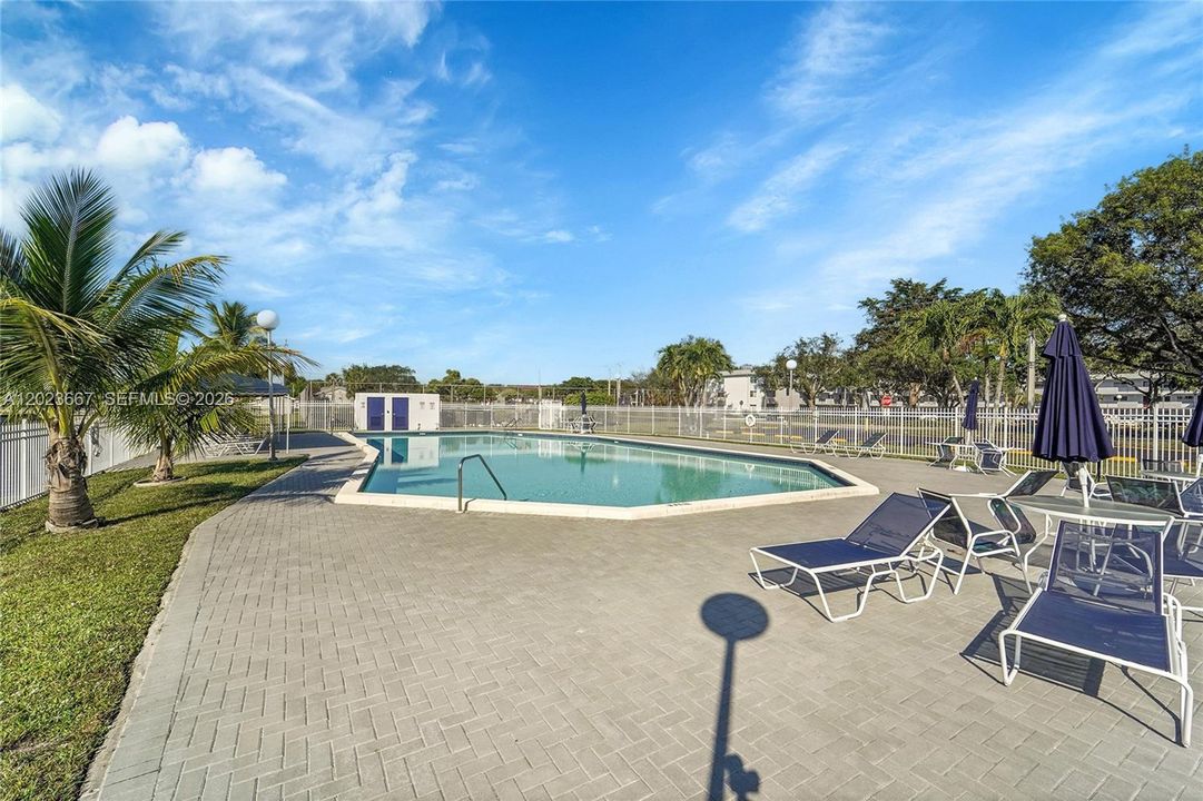 For Sale: $137,500 (1 beds, 1 baths, 800 Square Feet)