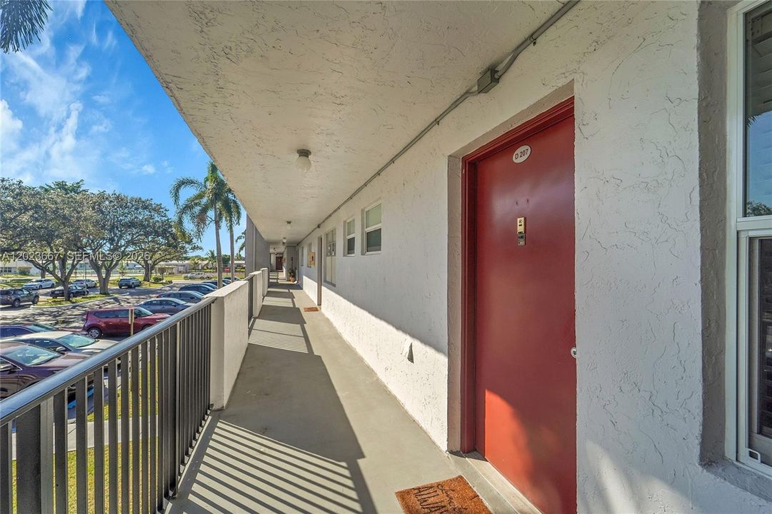 For Sale: $137,500 (1 beds, 1 baths, 800 Square Feet)