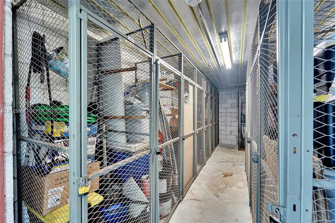 For Sale: $137,500 (1 beds, 1 baths, 800 Square Feet)
