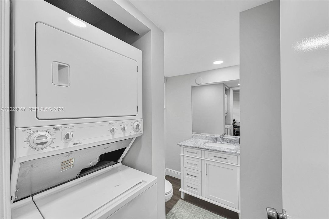 For Sale: $137,500 (1 beds, 1 baths, 800 Square Feet)
