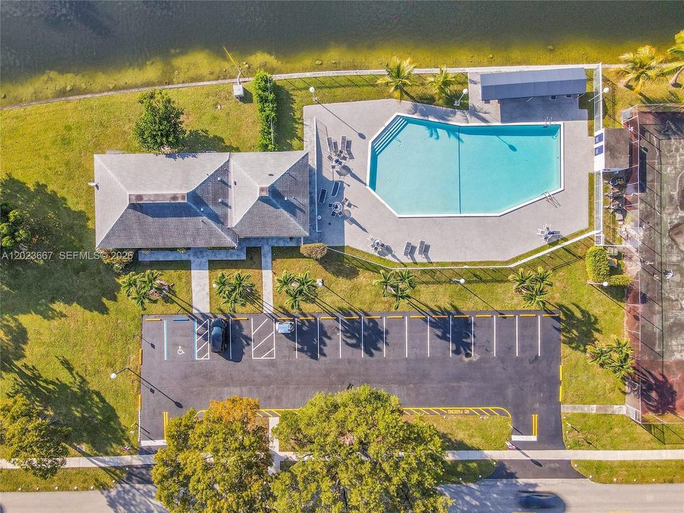 For Sale: $137,500 (1 beds, 1 baths, 800 Square Feet)