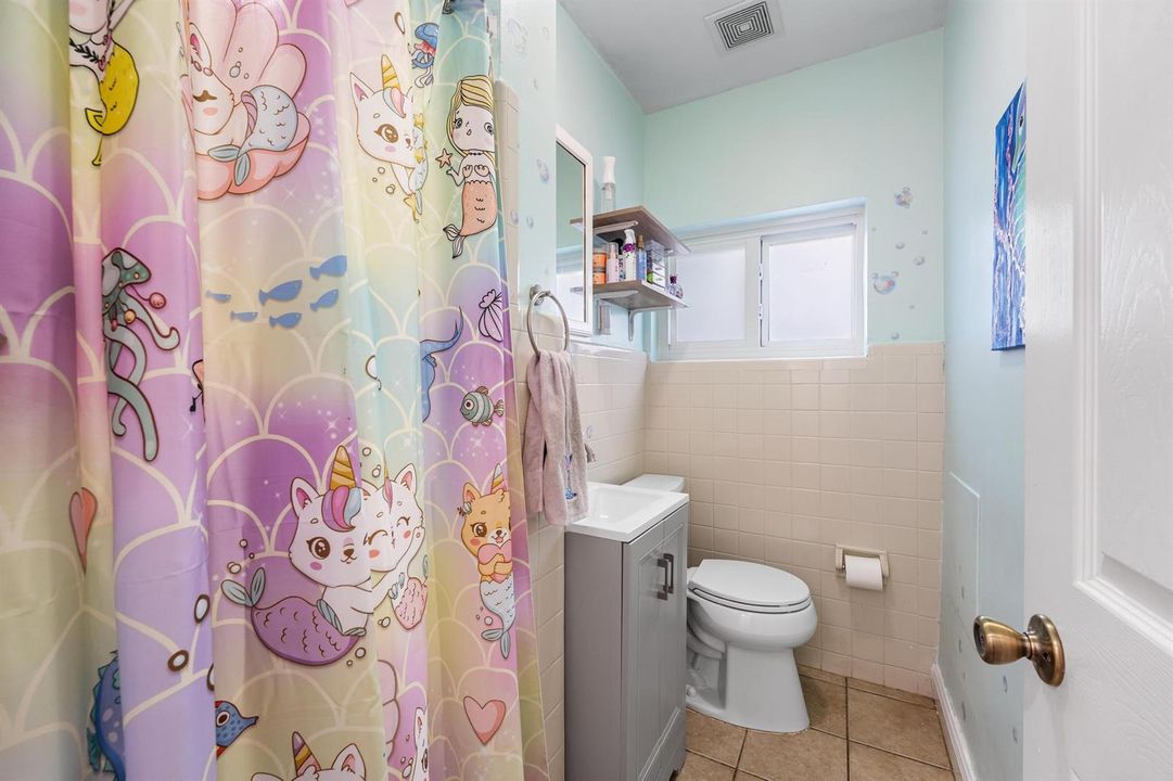 Second bathroom'