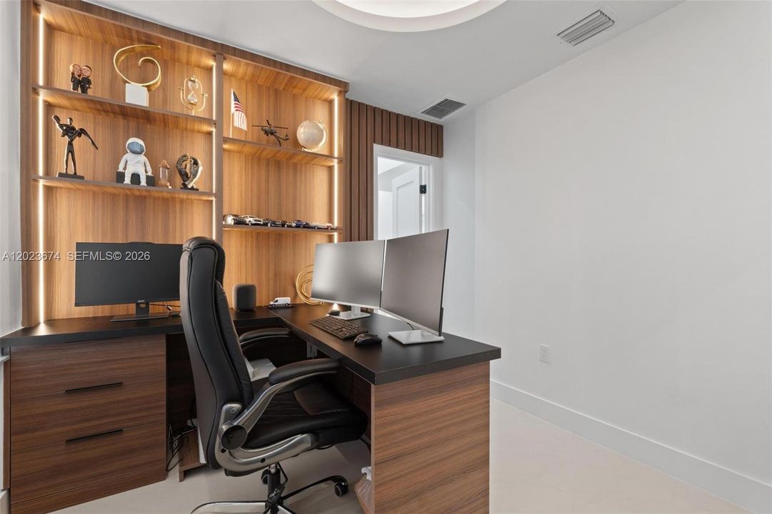 For Sale: $1,800,000 (5 beds, 4 baths, 3509 Square Feet)