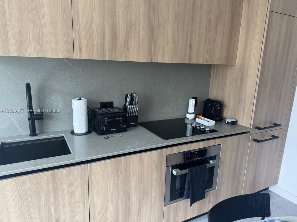 For Sale: $625,000 (1 beds, 2 baths, 544 Square Feet)