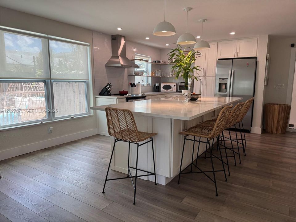 For Sale: $650,000 (2 beds, 2 baths, 1188 Square Feet)