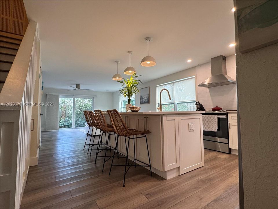 For Sale: $650,000 (2 beds, 2 baths, 1188 Square Feet)