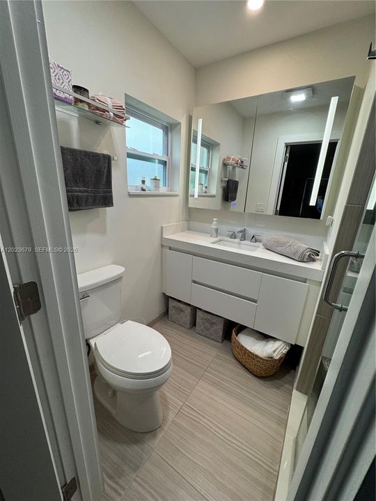 For Sale: $650,000 (2 beds, 2 baths, 1188 Square Feet)