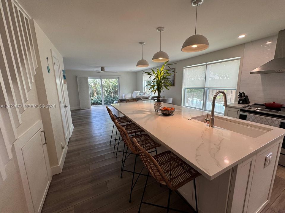For Sale: $650,000 (2 beds, 2 baths, 1188 Square Feet)