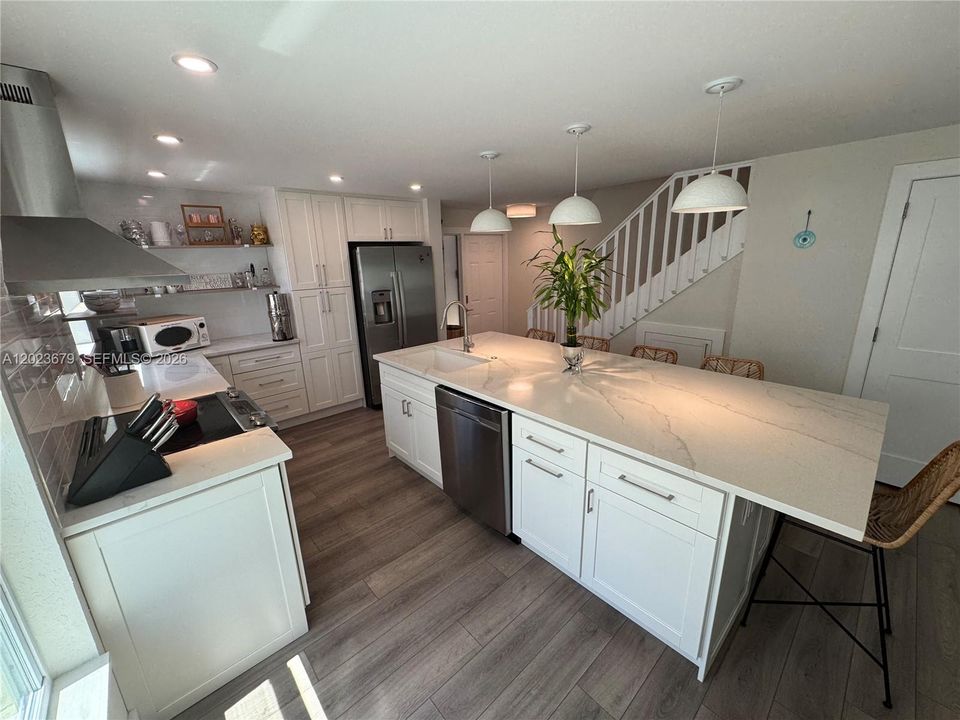 For Sale: $650,000 (2 beds, 2 baths, 1188 Square Feet)