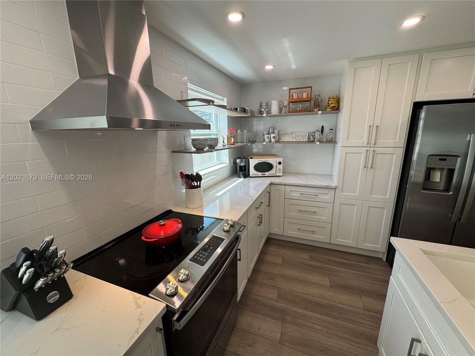 For Sale: $650,000 (2 beds, 2 baths, 1188 Square Feet)
