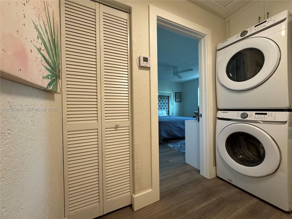 For Sale: $650,000 (2 beds, 2 baths, 1188 Square Feet)