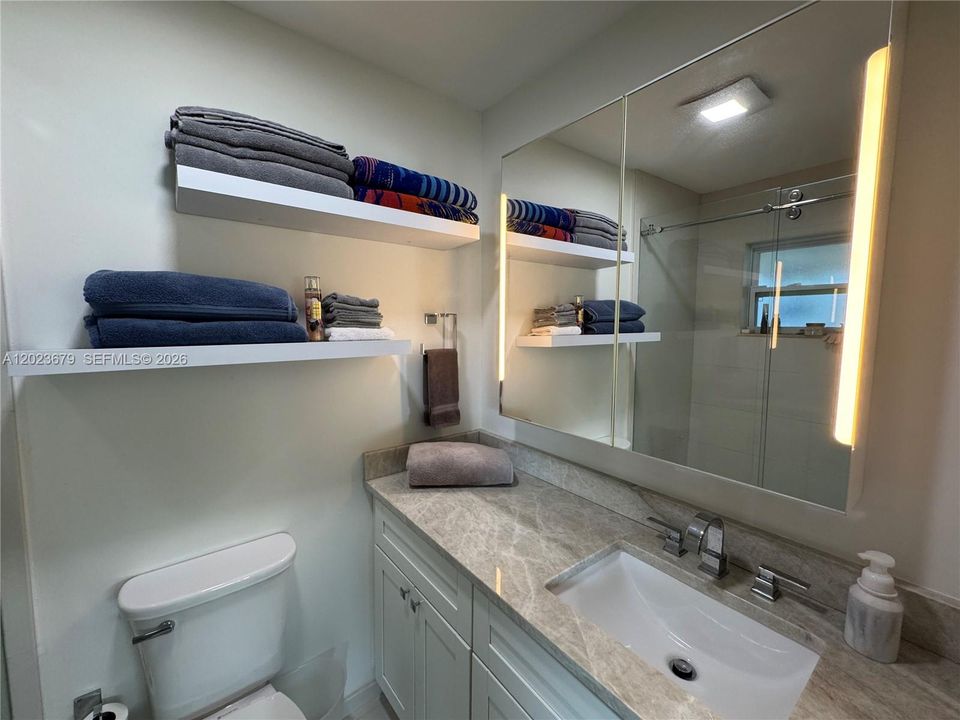 For Sale: $650,000 (2 beds, 2 baths, 1188 Square Feet)