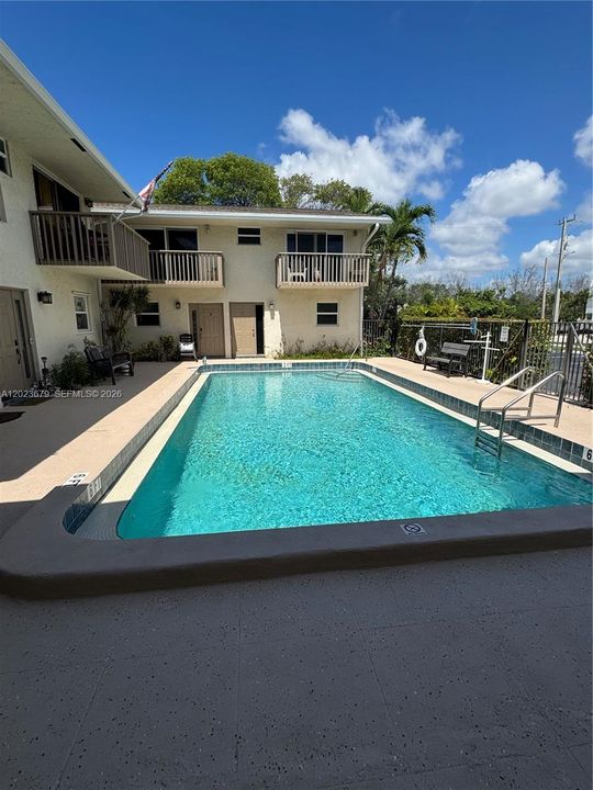 For Sale: $650,000 (2 beds, 2 baths, 1188 Square Feet)