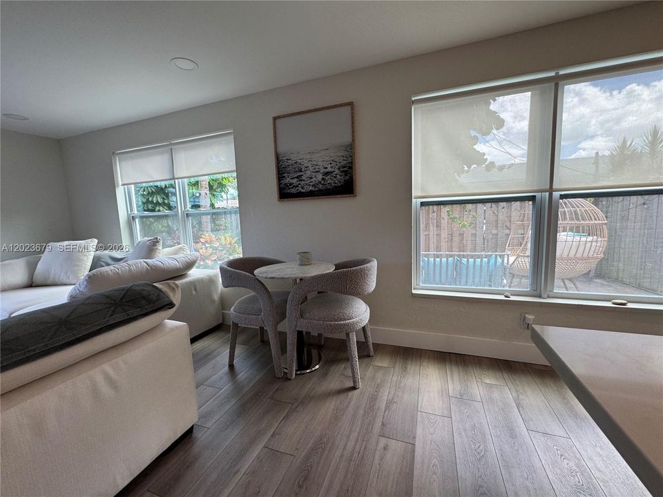 For Sale: $650,000 (2 beds, 2 baths, 1188 Square Feet)