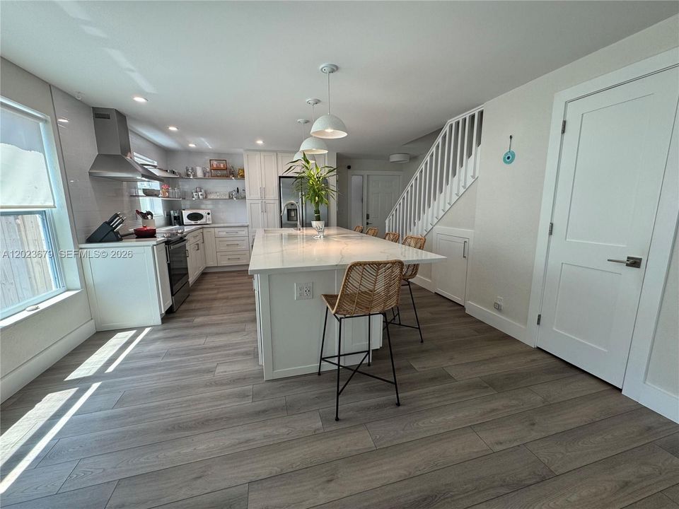 For Sale: $650,000 (2 beds, 2 baths, 1188 Square Feet)