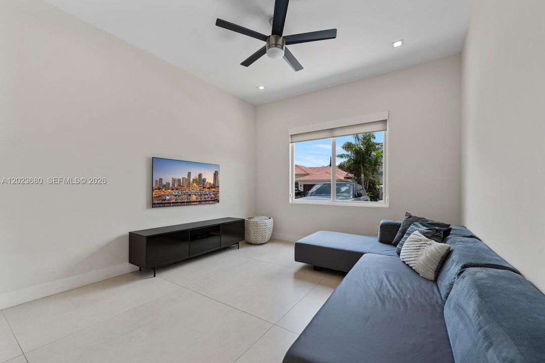Activo con contrato: $1,995,000 (6 camas, 4 baños, 3548 Pies cuadrados)