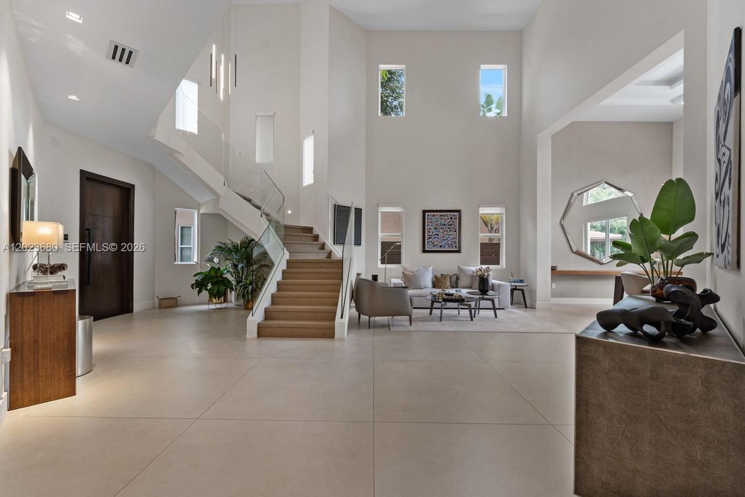 Activo con contrato: $1,995,000 (6 camas, 4 baños, 3548 Pies cuadrados)