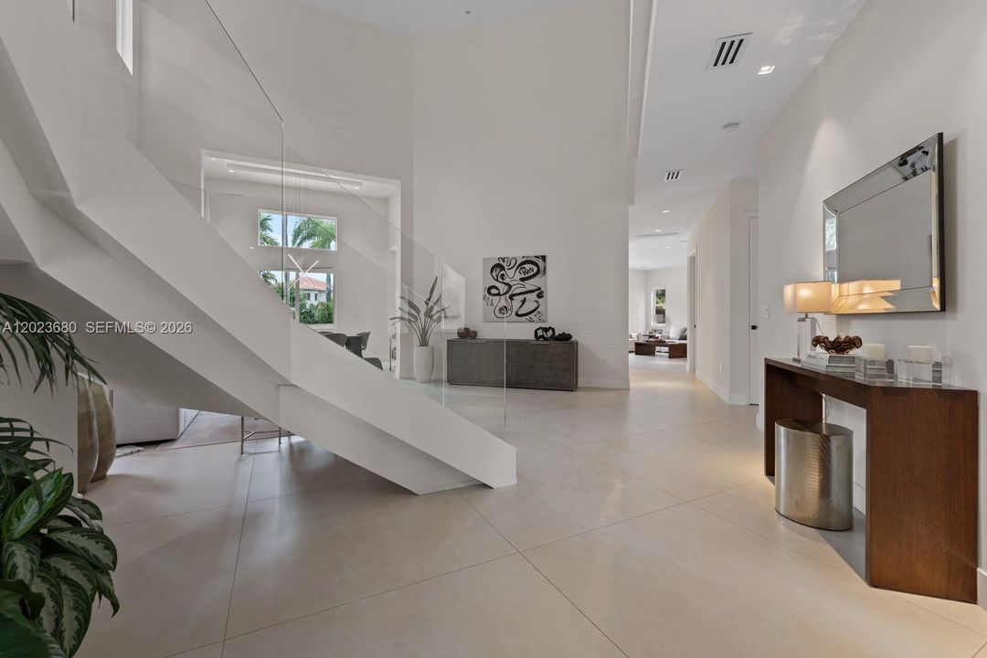 Activo con contrato: $1,995,000 (6 camas, 4 baños, 3548 Pies cuadrados)