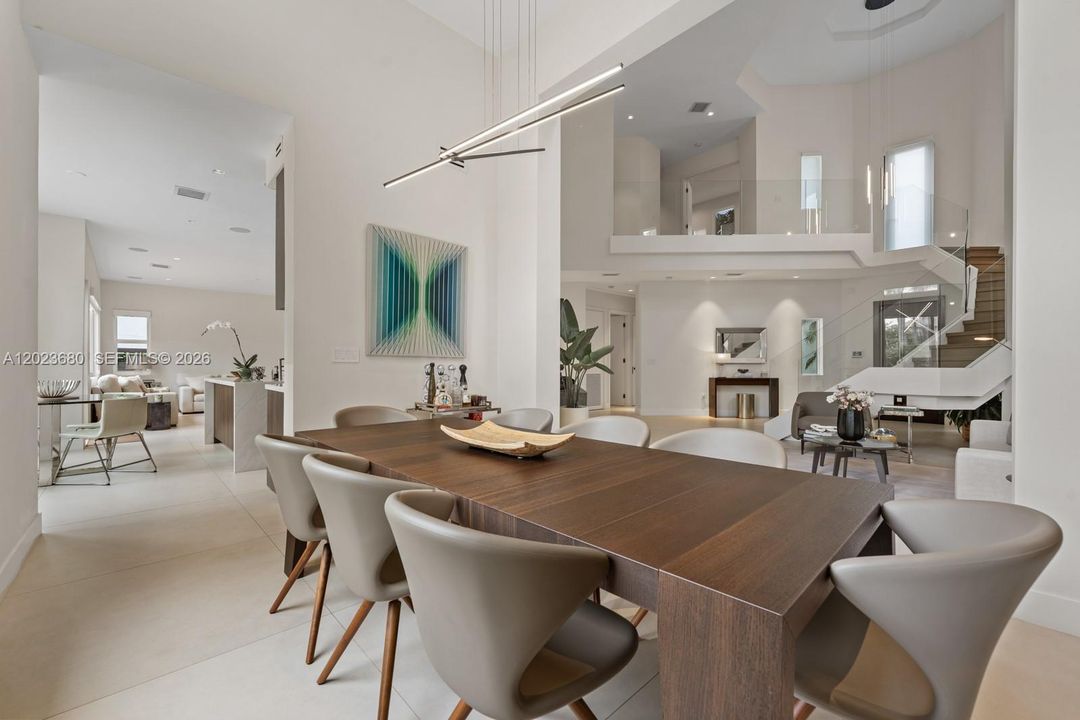 Activo con contrato: $1,995,000 (6 camas, 4 baños, 3548 Pies cuadrados)