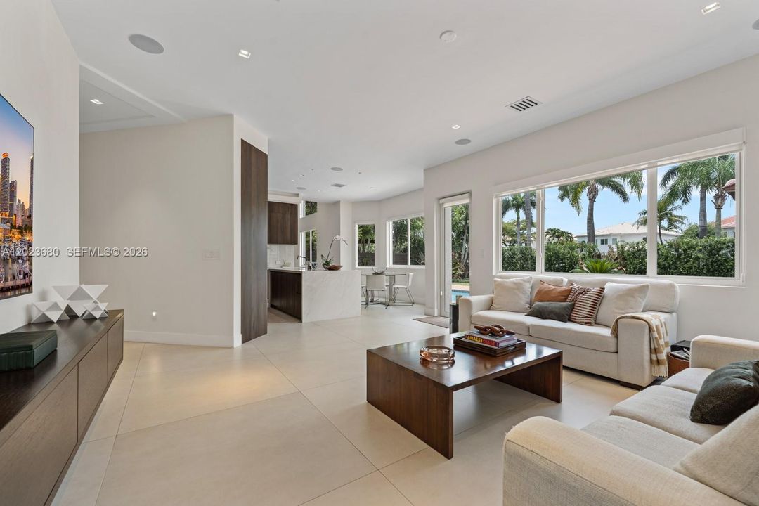 Activo con contrato: $1,995,000 (6 camas, 4 baños, 3548 Pies cuadrados)
