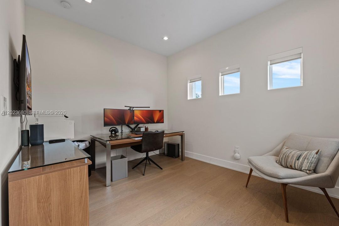 Activo con contrato: $1,995,000 (6 camas, 4 baños, 3548 Pies cuadrados)