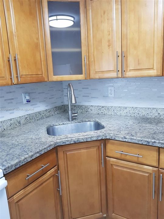 For Rent: $1,800 (1 beds, 1 baths, 600 Square Feet)