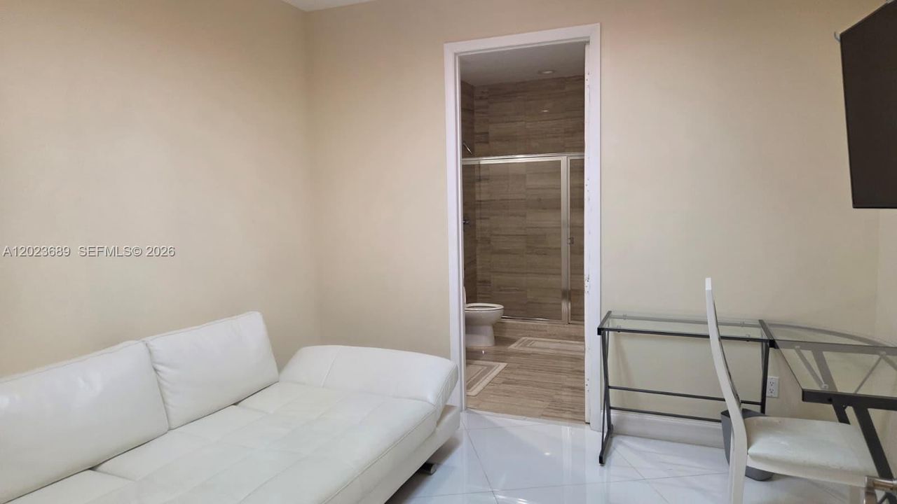 For Rent: $8,250 (3 beds, 3 baths, 2084 Square Feet)