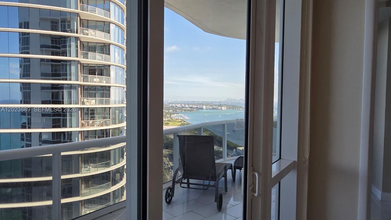 For Rent: $8,250 (3 beds, 3 baths, 2084 Square Feet)