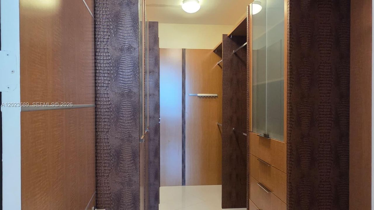 For Rent: $8,250 (3 beds, 3 baths, 2084 Square Feet)