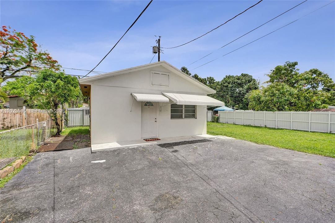 Active With Contract: $1,400 (1 beds, 1 baths, 0 Square Feet)
