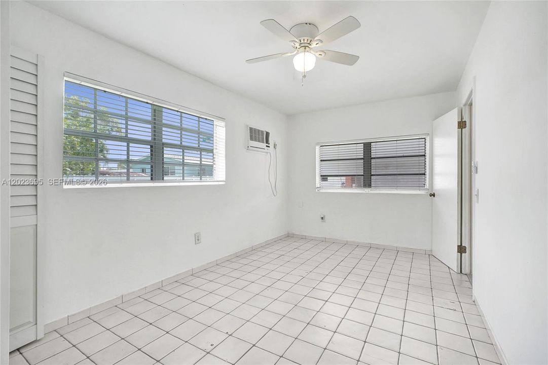 Active With Contract: $1,400 (1 beds, 1 baths, 0 Square Feet)