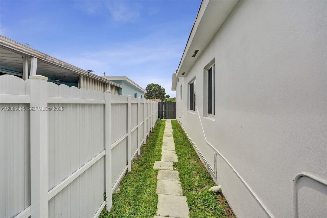 Active With Contract: $1,400 (1 beds, 1 baths, 0 Square Feet)