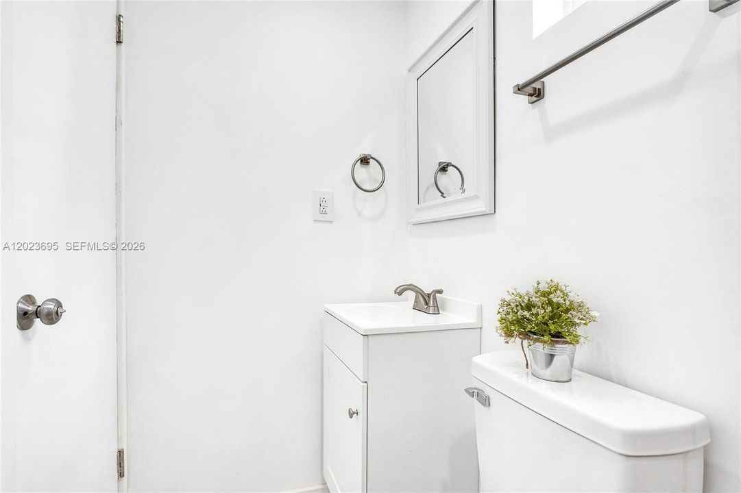 Active With Contract: $1,400 (1 beds, 1 baths, 0 Square Feet)