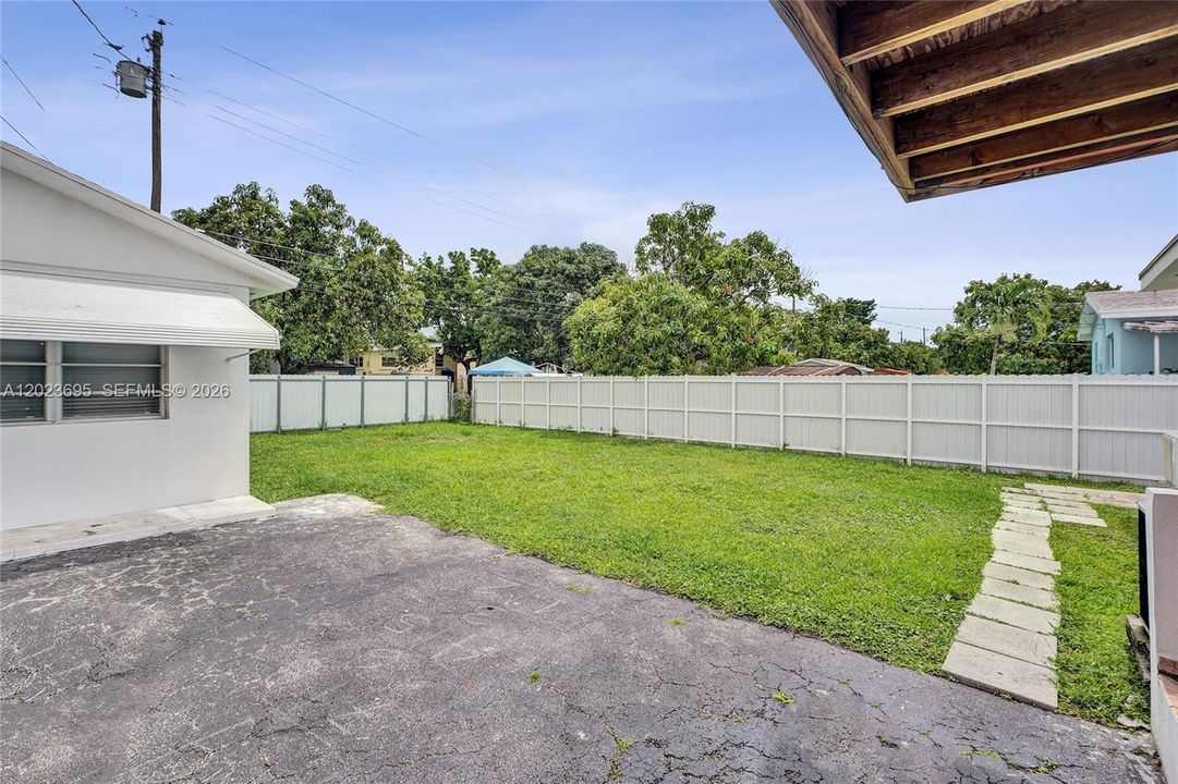 Active With Contract: $1,400 (1 beds, 1 baths, 0 Square Feet)