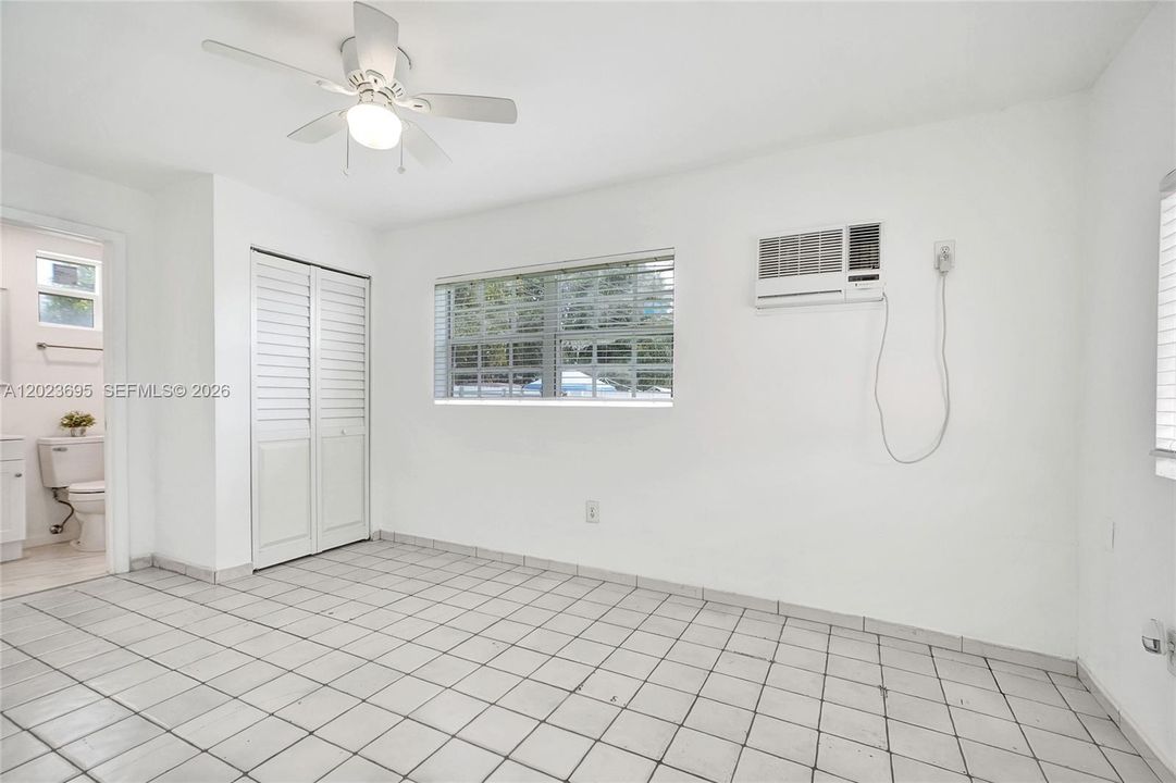 Active With Contract: $1,400 (1 beds, 1 baths, 0 Square Feet)