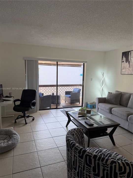 For Sale: $218,995 (1 beds, 1 baths, 750 Square Feet)