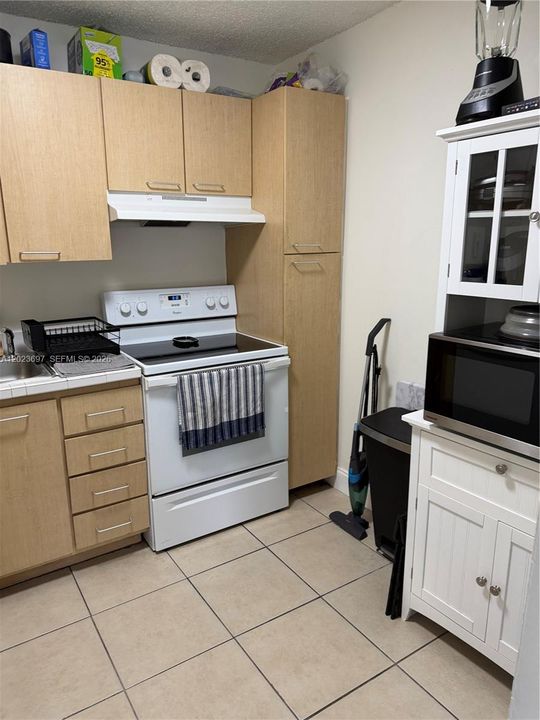 For Sale: $218,995 (1 beds, 1 baths, 750 Square Feet)