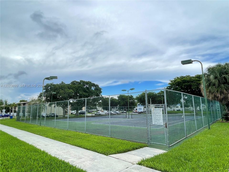 For Rent: $2,200 (2 beds, 2 baths, 940 Square Feet)