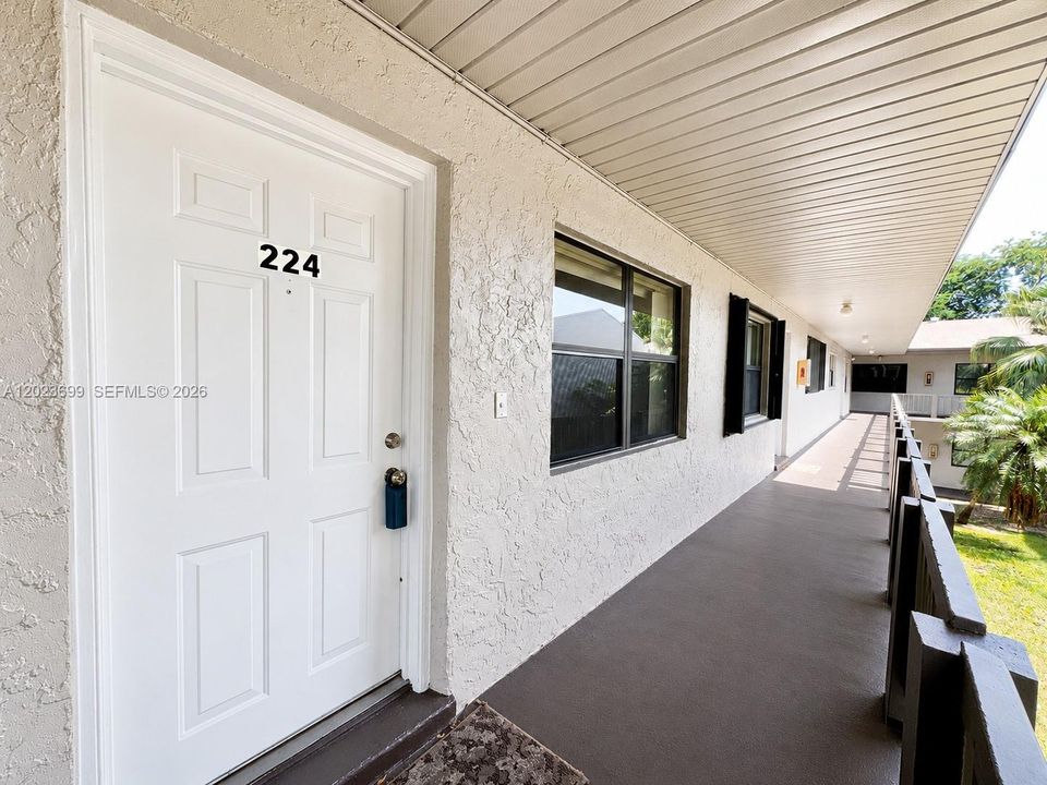 Active With Contract: $1,900 (2 beds, 2 baths, 940 Square Feet)