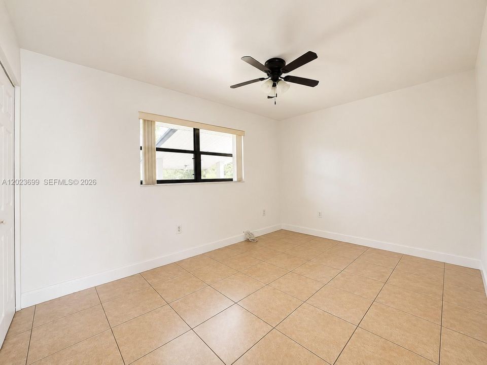 Active With Contract: $1,900 (2 beds, 2 baths, 940 Square Feet)