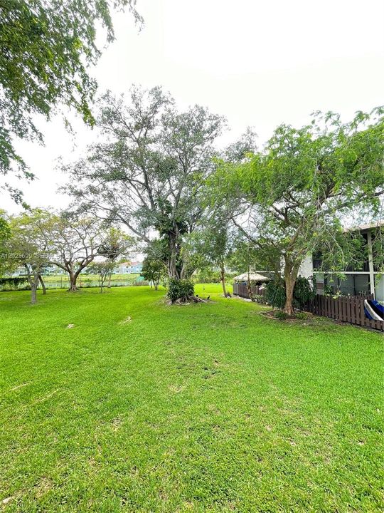 For Rent: $2,200 (2 beds, 2 baths, 940 Square Feet)