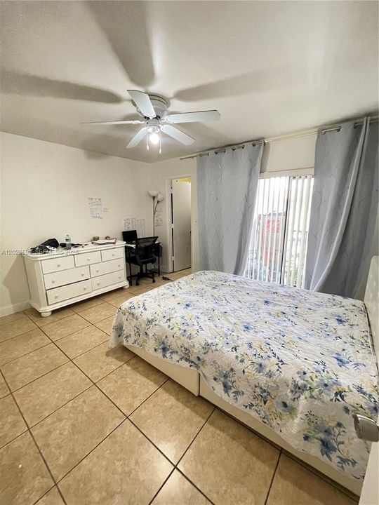 For Rent: $2,200 (2 beds, 2 baths, 940 Square Feet)