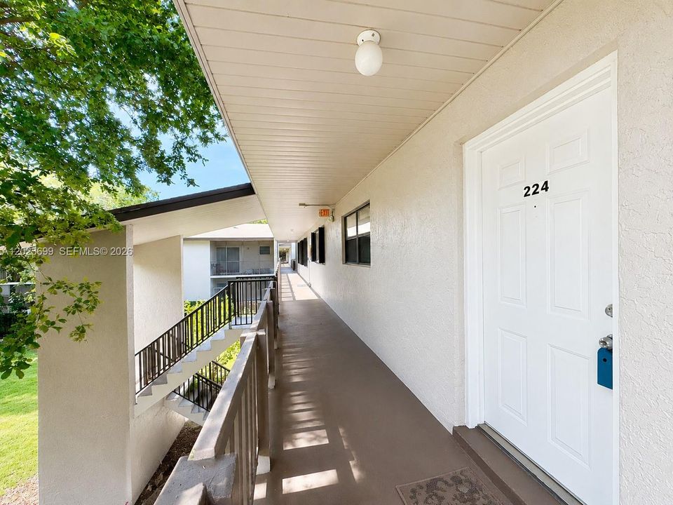 Active With Contract: $1,900 (2 beds, 2 baths, 940 Square Feet)