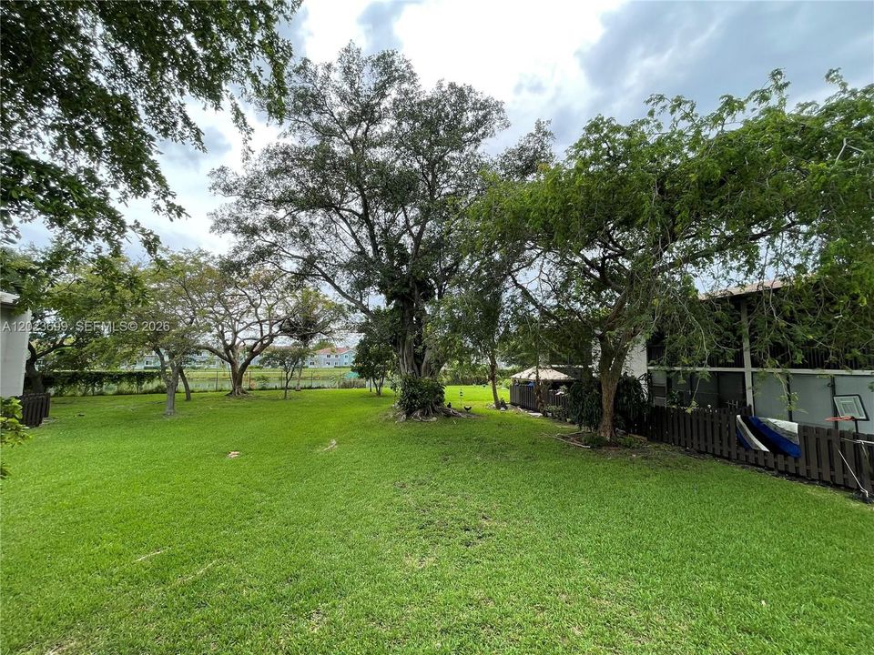 For Rent: $2,200 (2 beds, 2 baths, 940 Square Feet)
