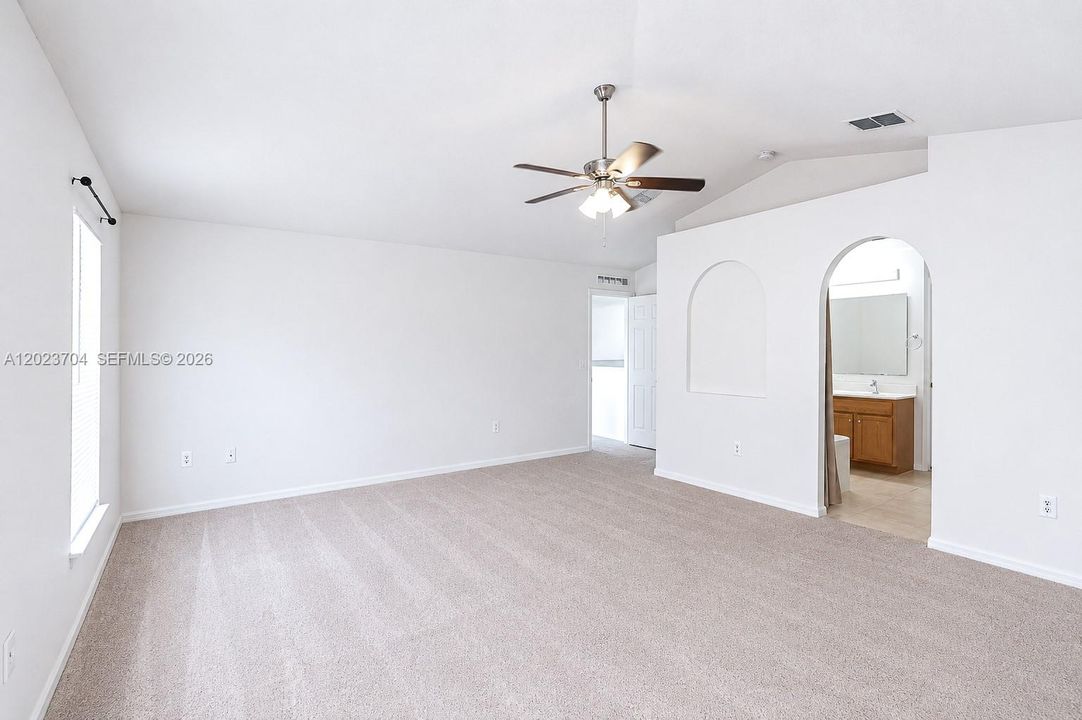 В аренду: $3,500 (4 спален, 2 ванн, 2828 Квадратных фут)