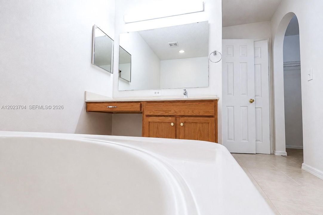В аренду: $3,500 (4 спален, 2 ванн, 2828 Квадратных фут)